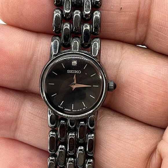 Seiko 1N00-0DB0 Black Annodized Ladies Watch 6.5" Works - Picture 4 of 9